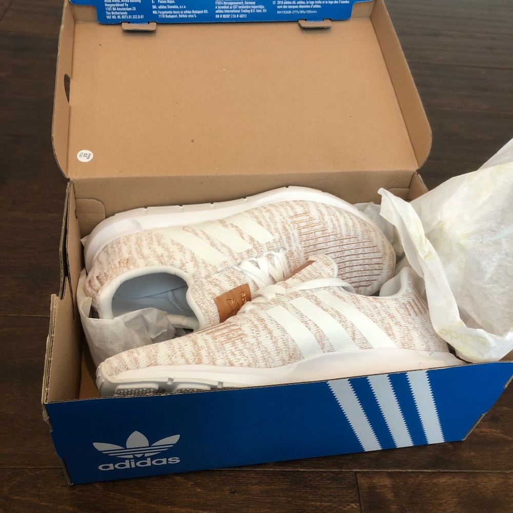 Adidas swift run - white and gold